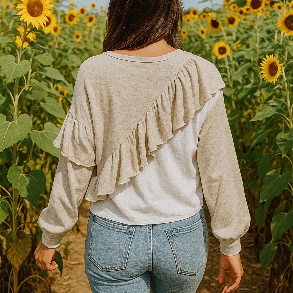 ONTWELFTH | Beige and White Ruffled Blouse